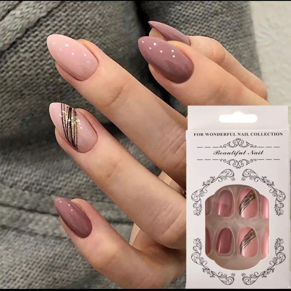 NIB 24 piece press on nails kit 💅🎀